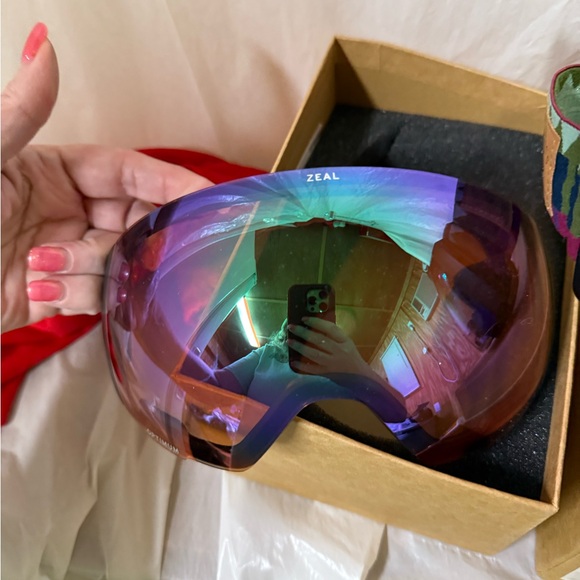 Zeal Blue Ski Goggles with 2 lenses - Picture 5 of 9